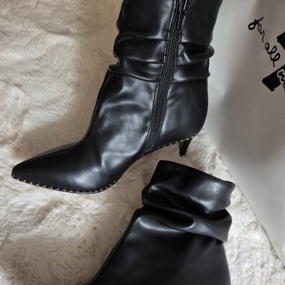 Botin bcbg negro corrugado